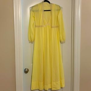 Miss Elaine Vintage yellow nightgown set